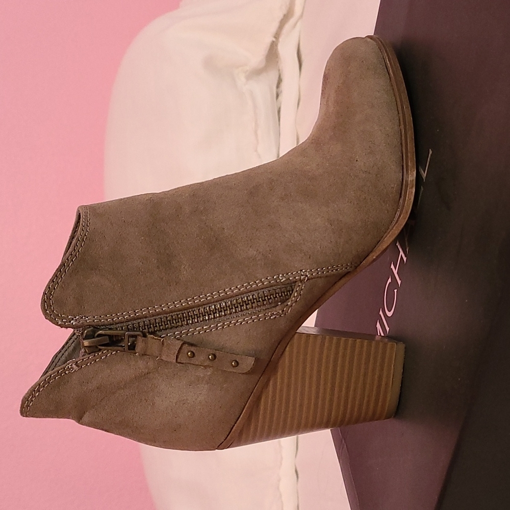 Michael Shannon Taupe Ginnie Ankle Boots | Size: 5